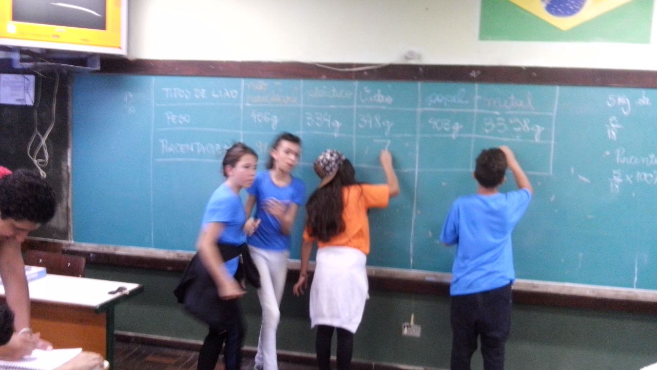 Coleta_de_lixo_na_escola_-_foto_21